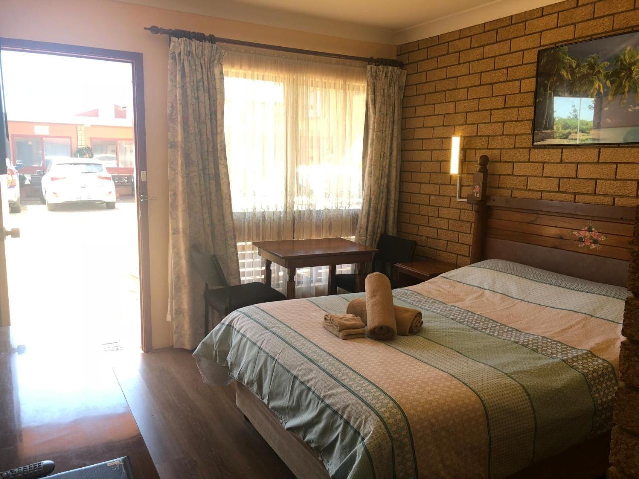 Lake Front Motel ジ・エントランス エクステリア 写真